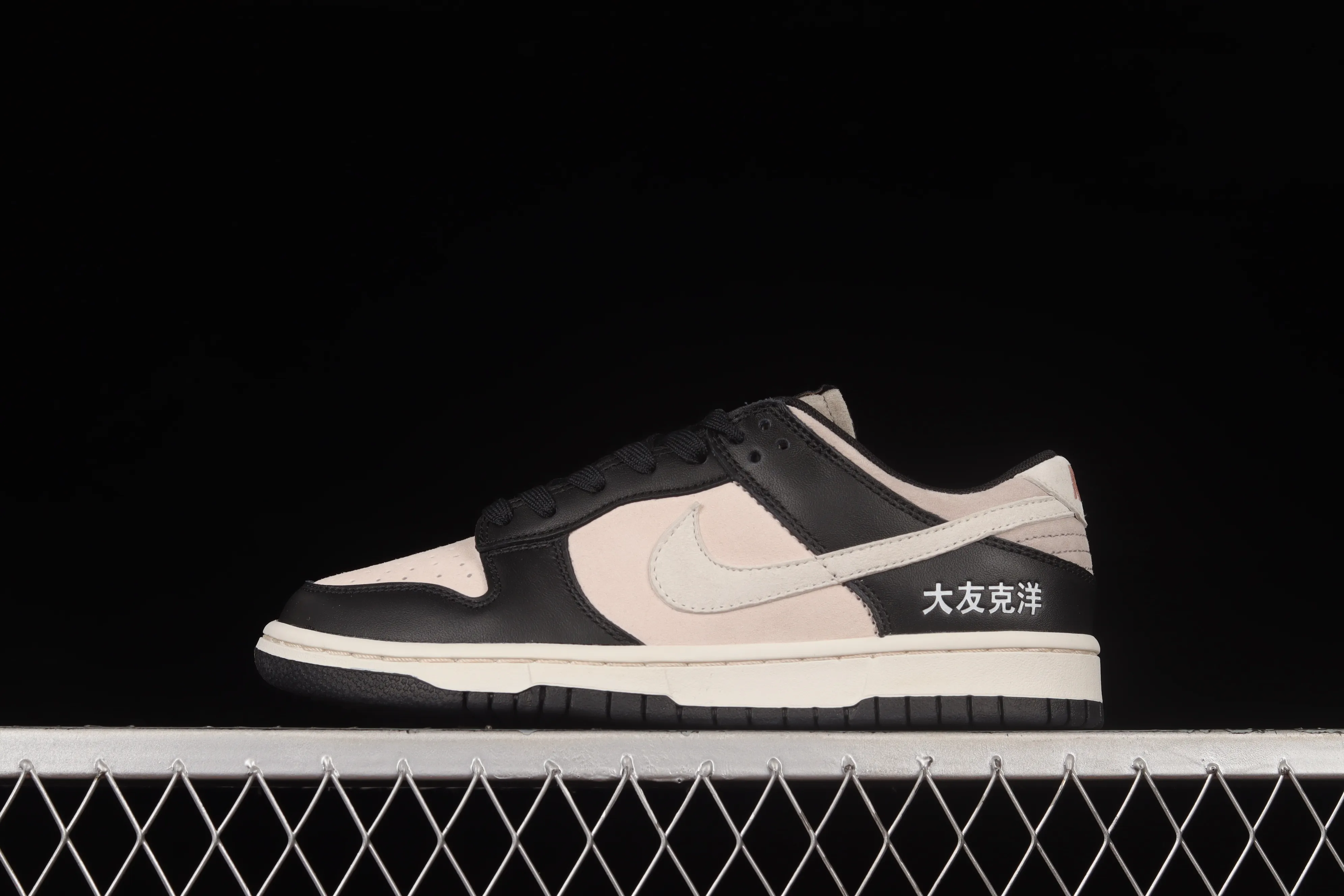 All Categories Nk SB Dunk Series Nk SB Dunk Low Low-top sneakers Otomo Katsuhiro x NK SB Dunk Low "Steamboy OST" Otomo Katsuhiro co-branded SB low-top sports and leisure sneakers LP3445-001